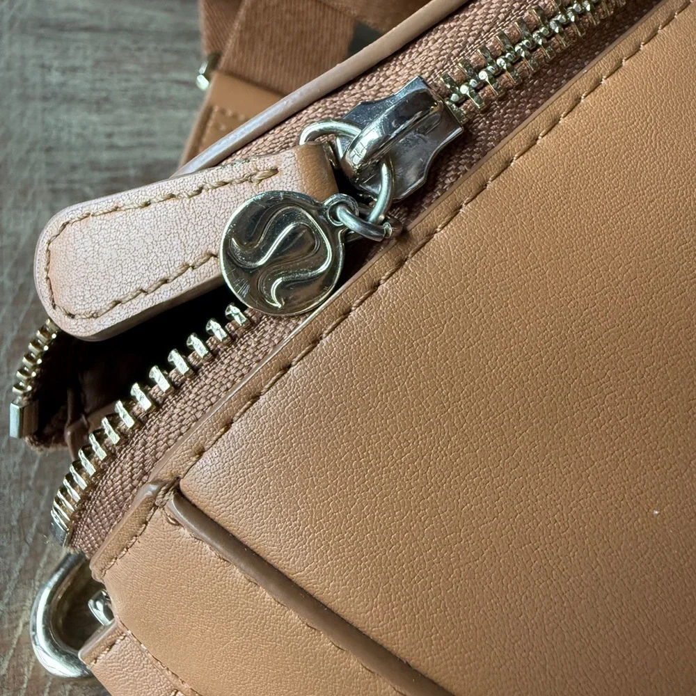 Lululemon Leather Alternative Saddle crossbody Bag 2L - Picture 8 of 11